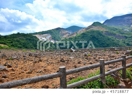 蔵王・駒草平・荒涼とした風景を進む遊歩道（５） 45718877