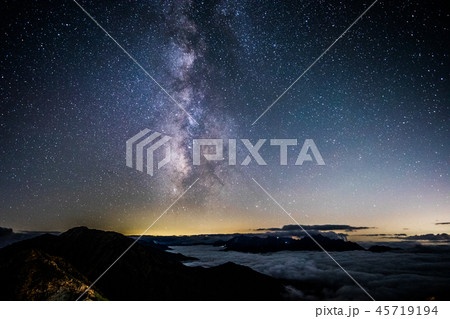 《長野県 唐松岳》 唐松岳頂上山荘からの天の川 45719194