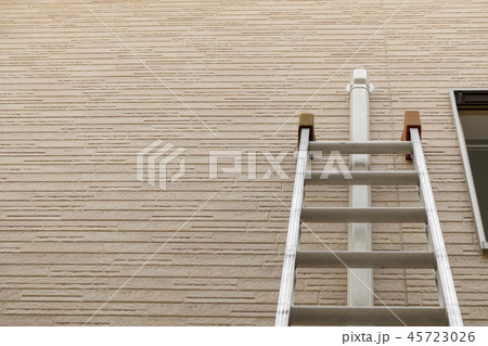 エアコンの配管の工事 45723026