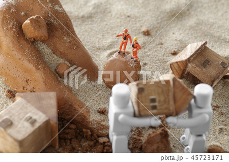 土砂災害で救助活動をするロボット 土砂災害で救助活動をするロボット 45723171