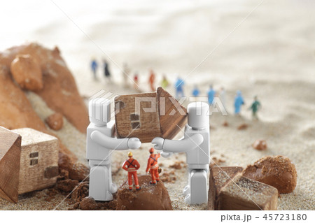 土砂災害で救助活動をするロボット 土砂災害で救助活動をするロボット 45723180