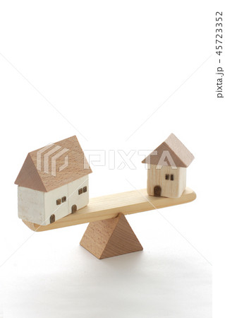模型とシーソーを使った住宅事情の比較 45723352