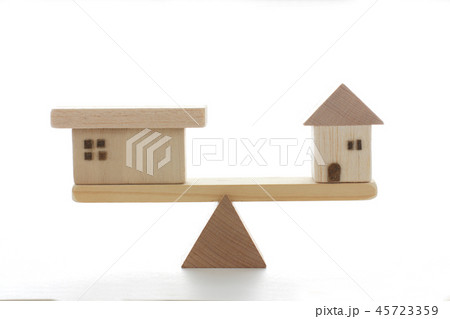 模型とシーソーを使った住宅事情の比較 45723359