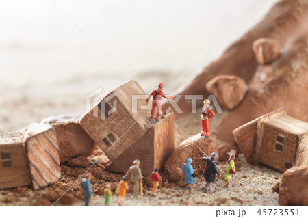 自然災害と土砂崩れのジオラマモデル 45723551