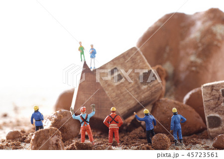 自然災害と土砂崩れのジオラマモデル 45723561