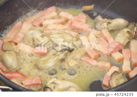 登山で作る牡蠣のバターソテー 45724235