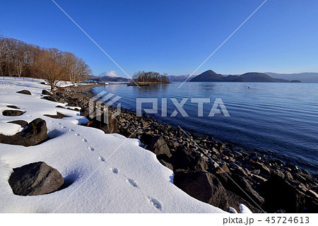 洞爺湖の朝 冬 蝦夷富士を望む 洞爺湖の朝 冬 蝦夷富士を望む 45724613