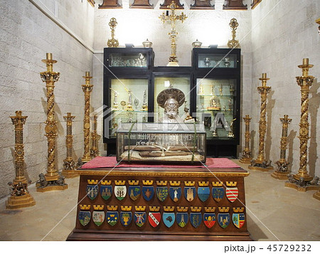 バーリ大聖堂内 45729232