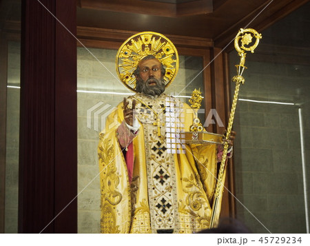 バーリ大聖堂の聖ニコラ像 45729234