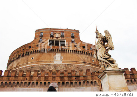 イタリアのローマのサンタンジェロ城の風景　Castel Sant Angelo in Rome 45729733