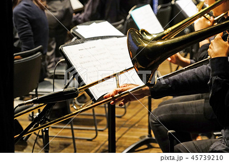 ビッグバンドジャズオーケストラ（トロンボーン） 45739210