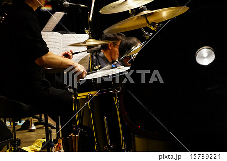 ビッグバンドジャズオーケストラ(ドラム) ビッグバンドジャズオーケストラ(ドラム) 45739224