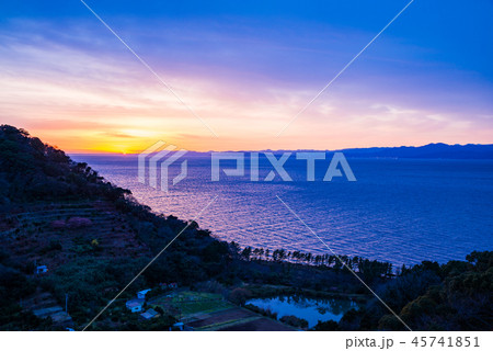 (静岡県)西伊豆井田 煌(きら)めきの丘の夕暮れ (静岡県)西伊豆井田 煌(きら)めきの丘の夕暮れ 45741851