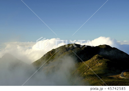 秋の乗鞍 魔王岳から見た大丹生岳（撮影地：乗鞍、魔王岳） 45742585