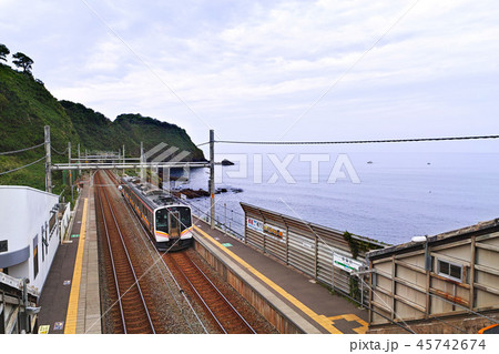 【新潟県】日本一海に近い(といわれる)青海川駅 コピースペース 【新潟県】日本一海に近い(といわれる)青海川駅 コピースペース 45742674