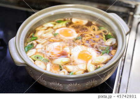 土鍋の煮込みうどん 土鍋の煮込みうどん 45742931