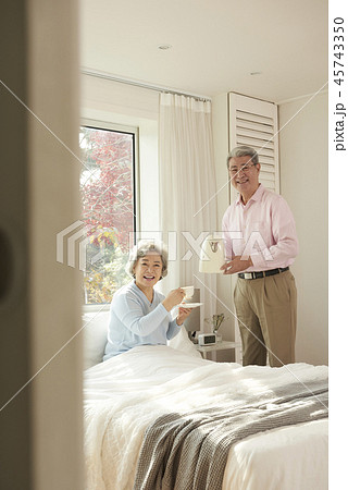 夫婦 高齢者 老人 45743350