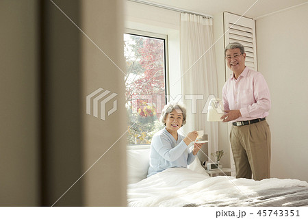 夫婦 高齢者 老人 45743351
