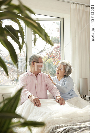 夫婦 高齢者 老人 45743601
