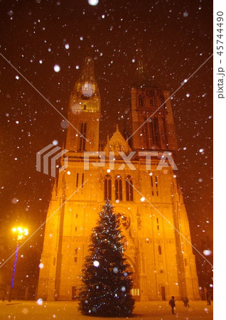 クロアチア　ザグレブ　聖母被昇天大聖堂 45744490