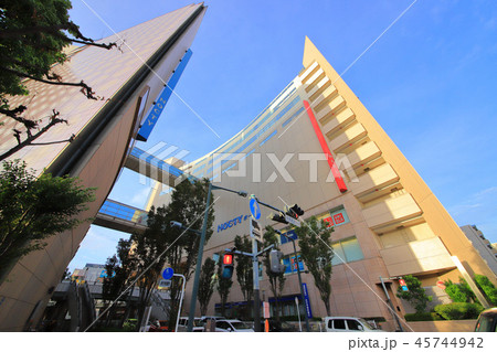 川崎市高津区溝口1丁目の高津合同庁舎入口交差点付近から溝口1丁目3と溝口1丁目4を見る 45744942