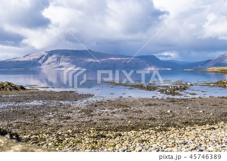 Beautiful gravel beach close to Castle Stalker in autumn on the low tide near Port Appin, Argyll - 45746389