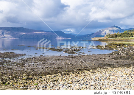 Beautiful gravel beach close to Castle Stalker in autumn on the low tide near Port Appin, Argyll - 45746391