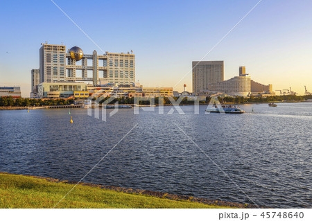 【東京都港区】都立台場公園から見るお台場の夕景 【東京都港区】都立台場公園から見るお台場の夕景 45748640