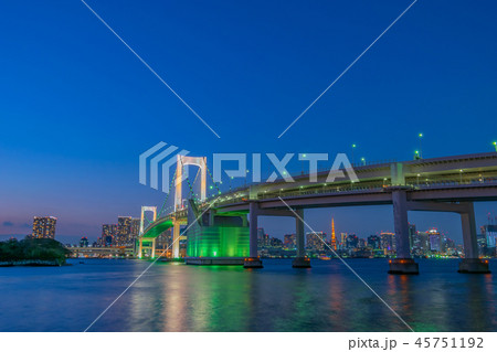御台場 レインボーブリッジの夜景 御台場 レインボーブリッジの夜景 45751192