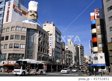 日本の東京都市景観　菊屋橋交差点から、かっぱ橋道具街を望む 45752851