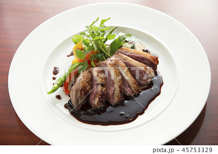 鴨肉のロースト 45753329