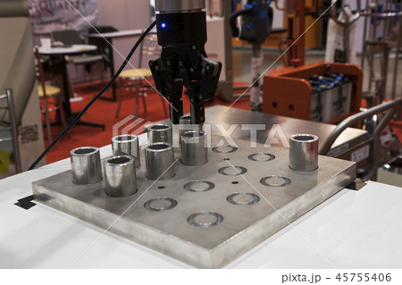 Robotic arm clamp sample in metal plate 45755406