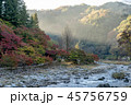 川と紅葉 45756759