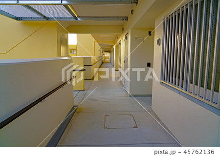 【公団住宅 通路】 【公団住宅 通路】 45762136
