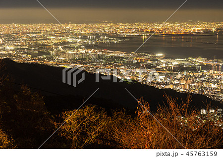 兵庫県神戸市 六甲山上 天覧台からの大阪湾夜景 1000万ドルの夜景 の写真素材