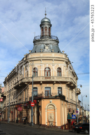Ship-house, Chernivtsi 45765223