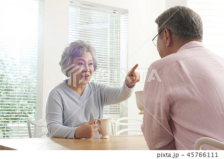 夫婦 高齢者 老人 45766111