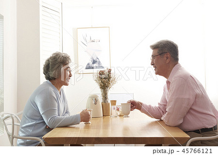 夫婦 高齢者 老人 45766121