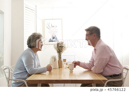 夫婦 高齢者 老人 45766122