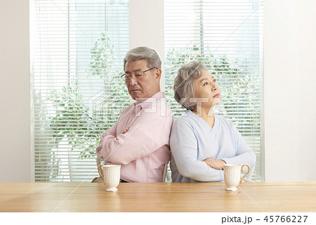 夫婦 高齢者 老人 45766227