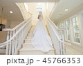 階段を登る花嫁 45766353