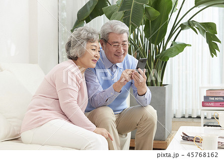 夫婦 高齢者 老人 45768162