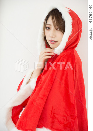 サンタコスの女性 45769440