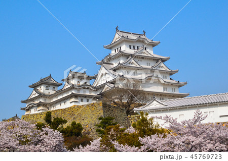 桜景　姫路城　 45769723