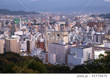 夕方の松山市街地 (愛媛県松山市) 夕方の松山市街地 (愛媛県松山市) 45770670