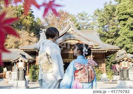 七五三イメージ　お母さんと娘 45770782