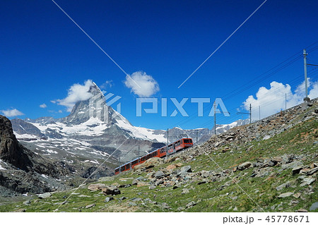マッターホルンと登山電車 マッターホルンと登山電車 45778671