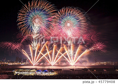 大阪府】なにわ淀川花火大会の写真素材 [45779408] - PIXTA