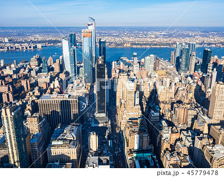 ニューヨーク　ハドソン川とマンハッタンの町並み 45779478