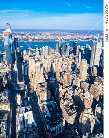 エンパイア・ステートビルの影とマンハッタンの町並み エンパイア・ステートビルの影とマンハッタンの町並み 45780575